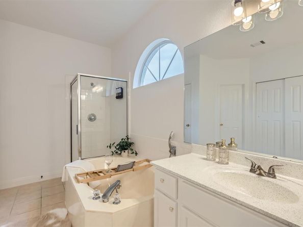 1016 Thackeray LN, Pflugerville TX 78660