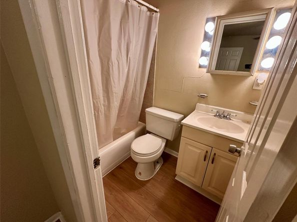 803 W 28th ST 106, Austin TX 78705