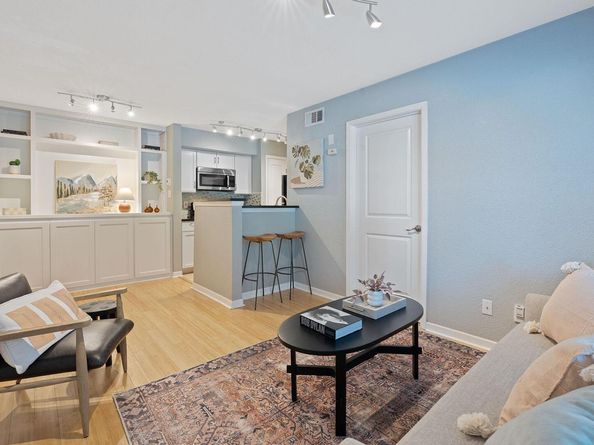 3204 Menchaca RD 303, Austin TX 78704