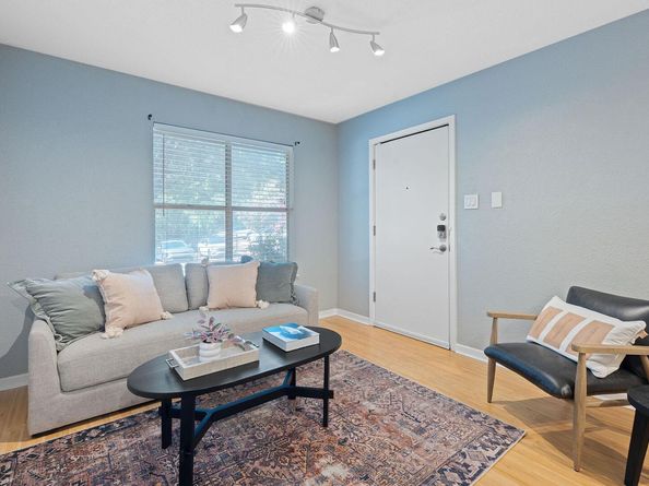 3204 Menchaca RD 303, Austin TX 78704