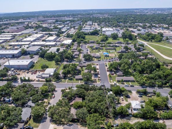 100 Red Oak CIR, Austin TX 78753
