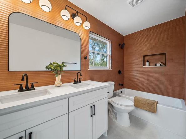 5202 Woodmoor DR, Austin TX 78721