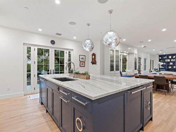 4203 Balcones DR, Austin TX 78731
