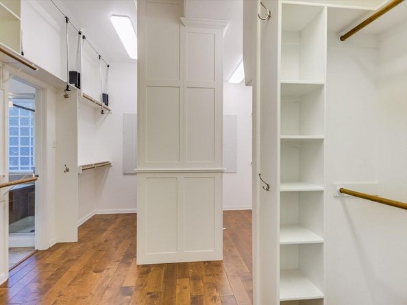 17120 Northlake Hills DR, Jonestown TX 78645