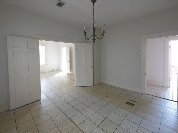 401 Arlington Street, Houston TX 77007