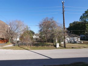 401 Arlington Street, Houston TX 77007