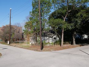 401 Arlington Street, Houston TX 77007