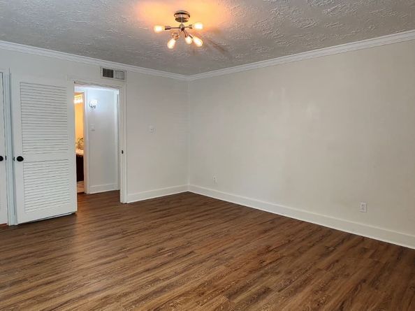 2727 Briarhurst Drive 1, Houston TX 77057