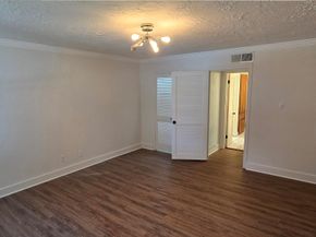 2727 Briarhurst Drive 1, Houston TX 77057