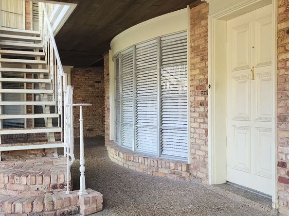 2727 Briarhurst Drive 1, Houston TX 77057