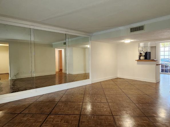 2727 Briarhurst Drive 1, Houston TX 77057