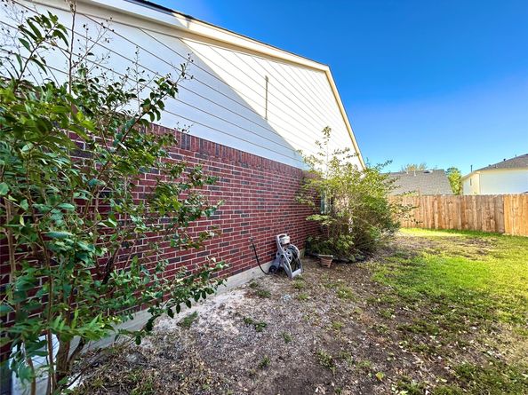 6315 S Wintersage Lane, Houston TX 77066