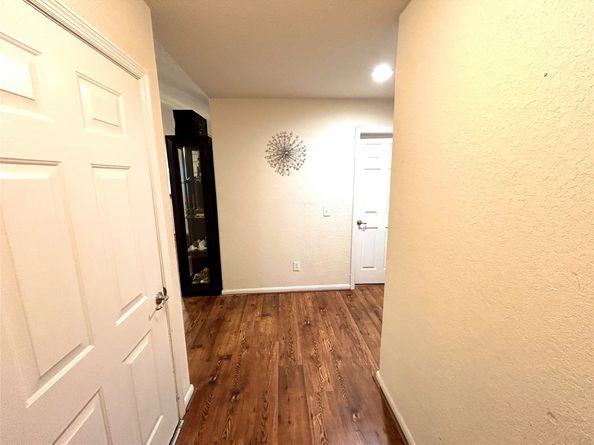 6315 S Wintersage Lane, Houston TX 77066