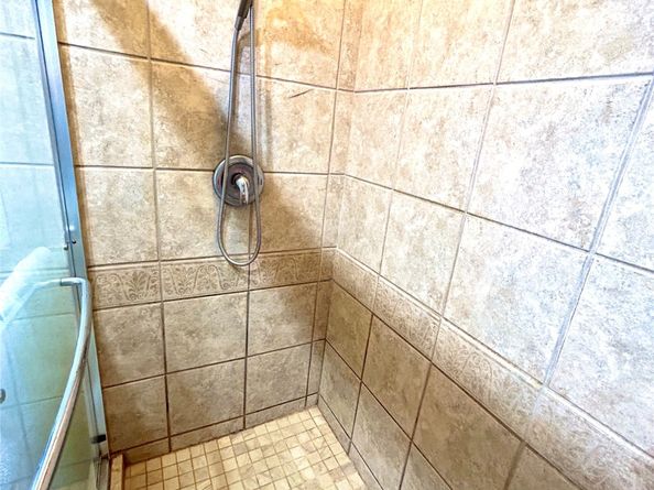 6315 S Wintersage Lane, Houston TX 77066