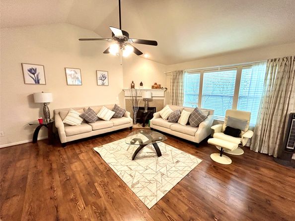 6315 S Wintersage Lane, Houston TX 77066