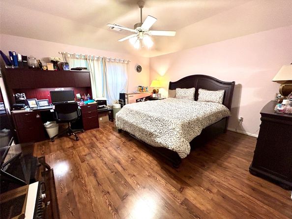 6315 S Wintersage Lane, Houston TX 77066