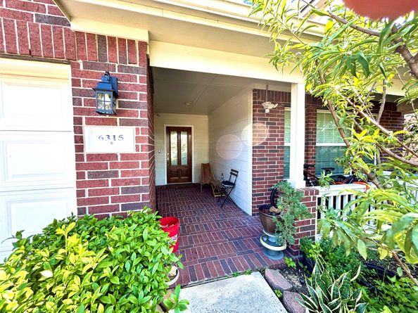 6315 S Wintersage Lane, Houston TX 77066
