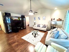 6315 S Wintersage Lane, Houston TX 77066