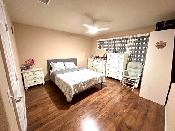 6315 S Wintersage Lane, Houston TX 77066