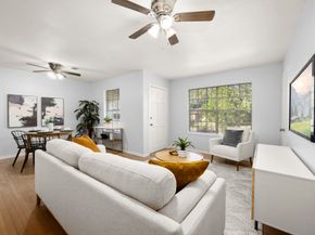 4326 Akard Street, Houston TX 77047