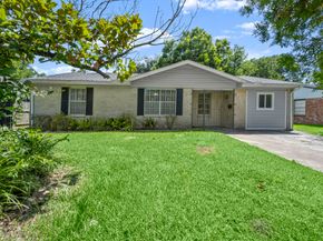 4326 Akard Street, Houston TX 77047