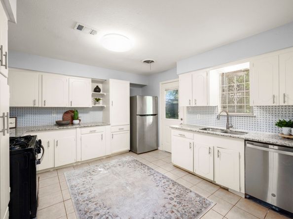 4326 Akard Street, Houston TX 77047