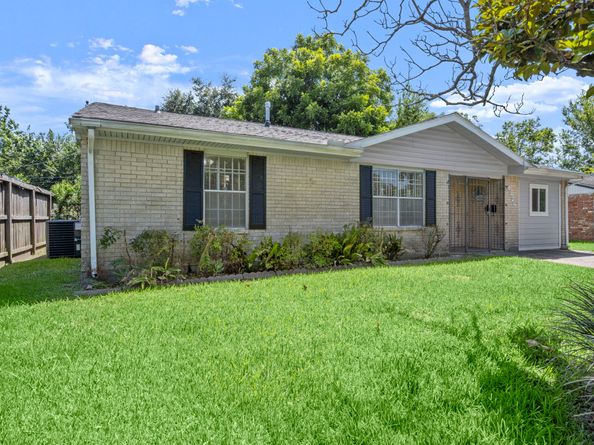 4326 Akard Street, Houston TX 77047