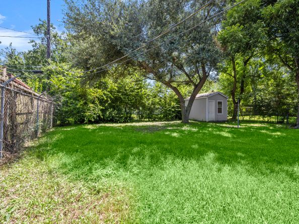 4326 Akard Street, Houston TX 77047