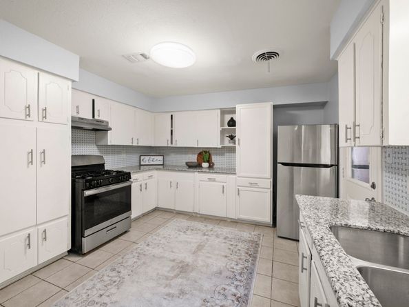 4326 Akard Street, Houston TX 77047