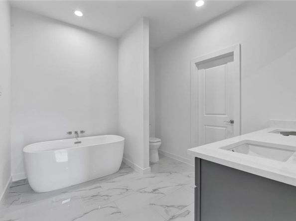 207 Edgewood Street B, Houston TX 77011