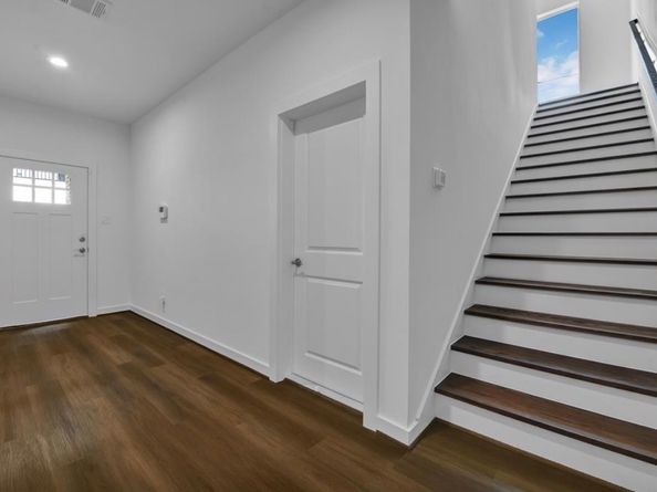 207 Edgewood Street B, Houston TX 77011