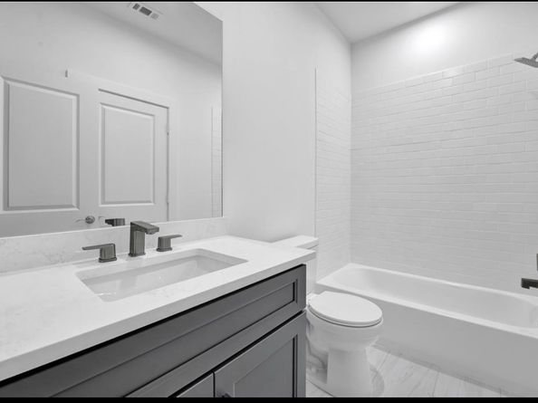 207 Edgewood Street B, Houston TX 77011