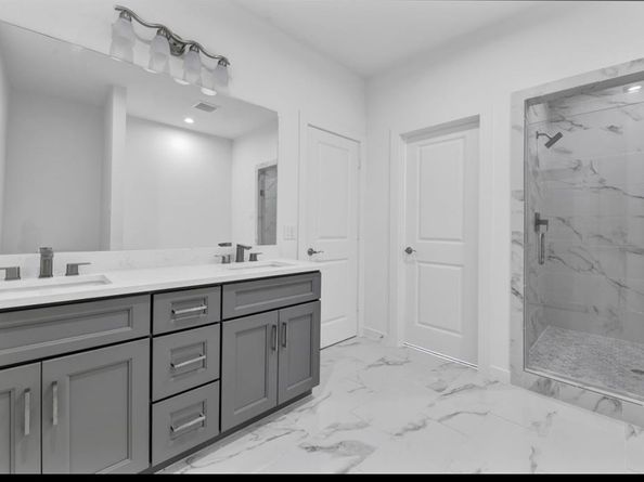 207 Edgewood Street B, Houston TX 77011