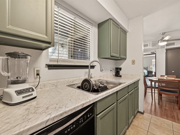 7313 Gulf Freeway 911, Houston TX 77017