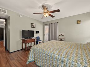 7313 Gulf Freeway 911, Houston TX 77017