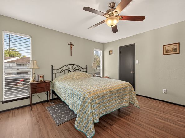 7313 Gulf Freeway 911, Houston TX 77017