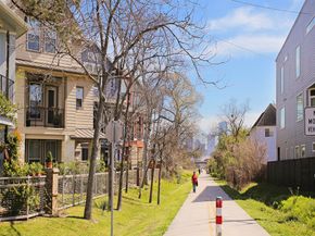 1047 W 16th Street, Houston TX 77008