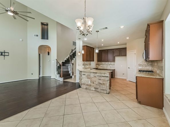 22014 E Canary Yellow Circle, Cypress TX 77433