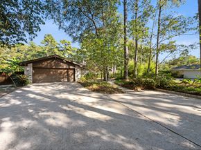 207 Wroxton Drive, Conroe TX 77304