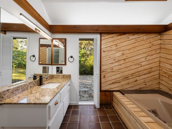 207 Wroxton Drive, Conroe TX 77304