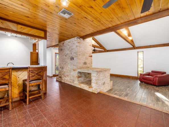 207 Wroxton Drive, Conroe TX 77304