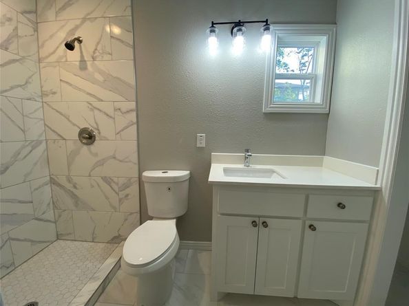 1801 Lawther Drive, River Oaks TX 76114