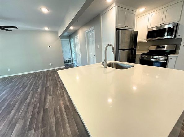 1801 Lawther Drive, River Oaks TX 76114