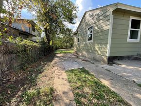 1801 Lawther Drive, River Oaks TX 76114