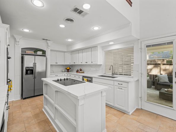 7 W Southfork Pines Circle, The Woodlands TX 77381