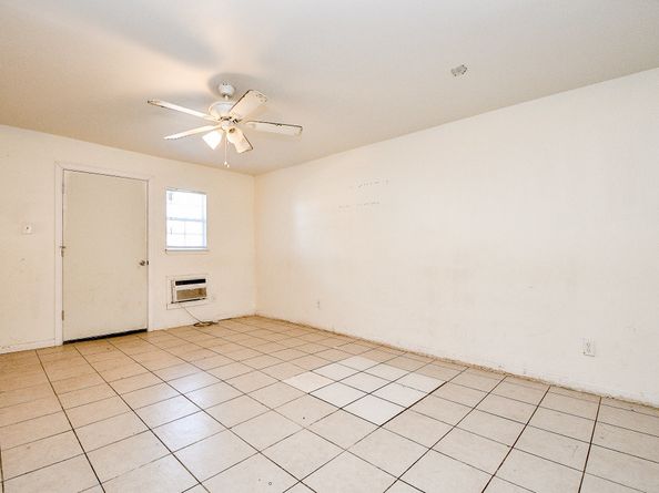 8282 Park Place Boulevard D1, Houston TX 77017