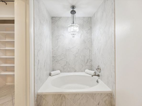 9333 Memorial Drive 301, Houston TX 77024