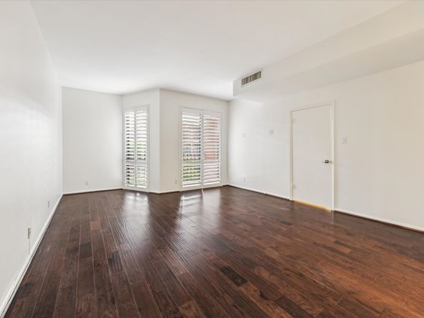 9333 Memorial Drive 301, Houston TX 77024