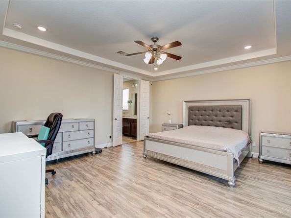66 Zenith Lane, Sugar Land TX 77498