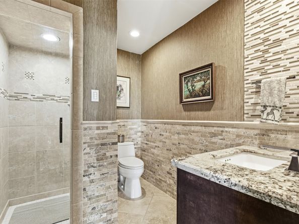 3350 Mccue Road 2402, Houston TX 77056